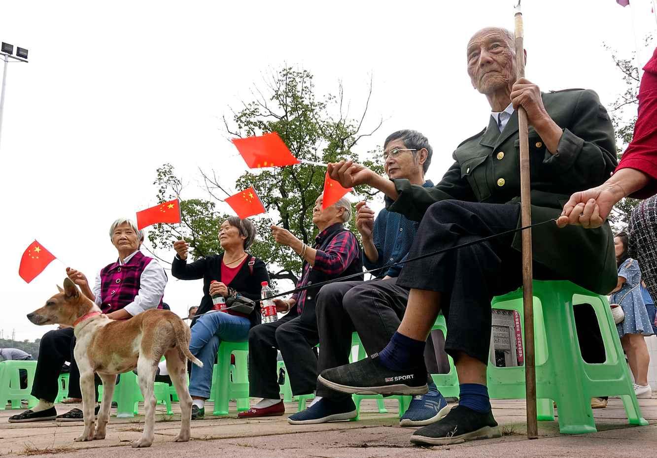 难怪王扶林对李耀宗赞不绝口，单看刘姥姥出场这段，足见拍摄水准
