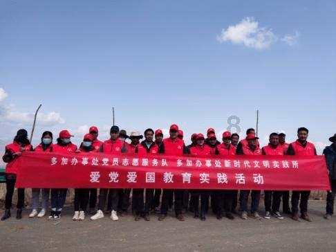 临近春节，扬州这个社区重组的“老牌”舞龙队习练不停邀约不断