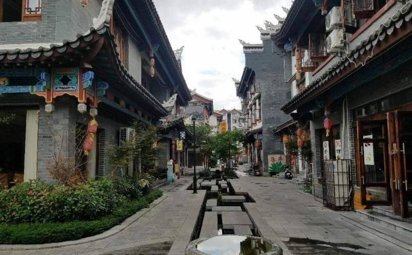 车子一冲一冲 冲好几下？轻微的那种冲 给油的时候 有时不冲游戏画面